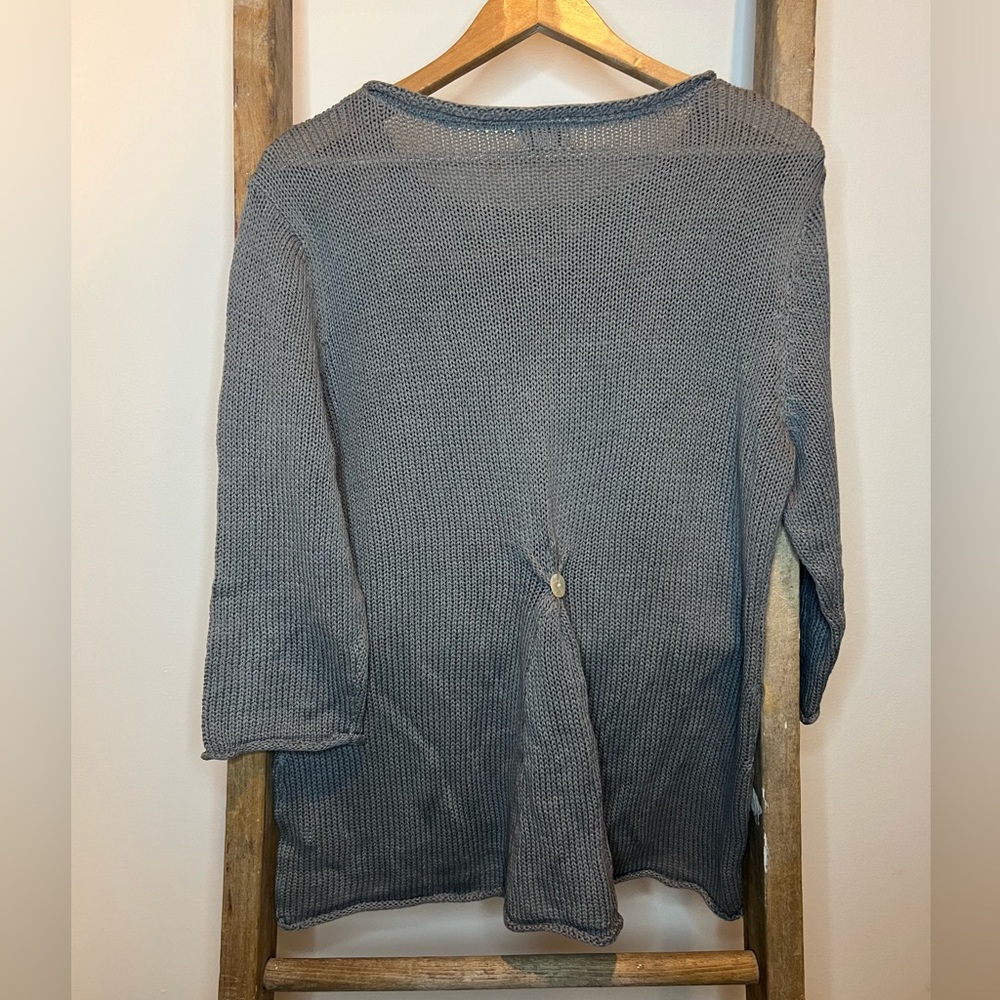 River gray sweater with front pocket and cute button detail in back. Size XL. - Picture 3 of 3